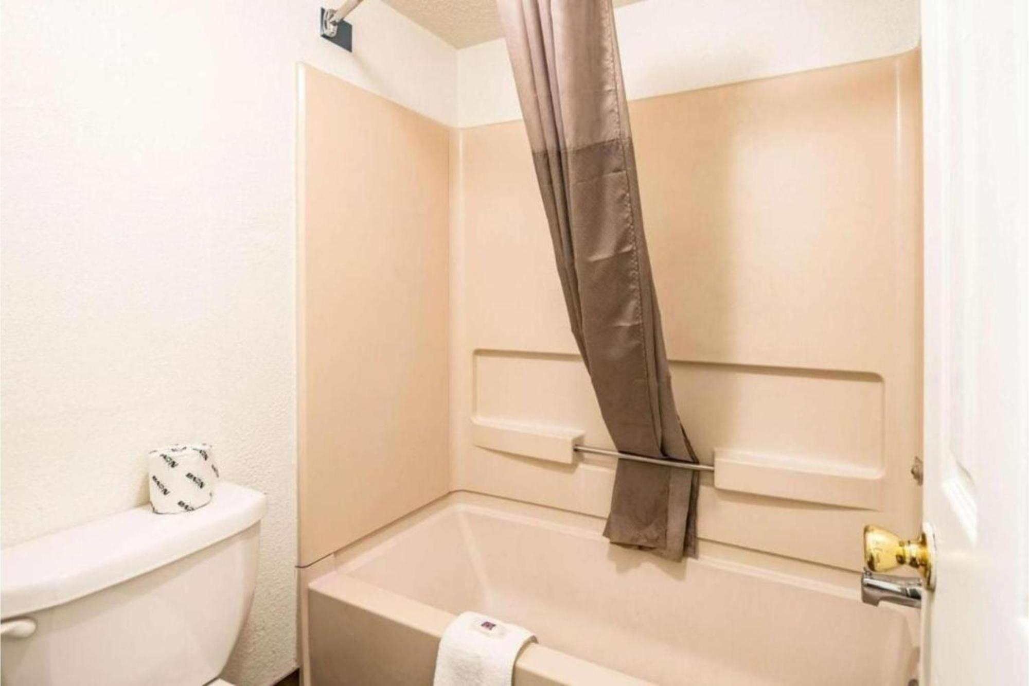 Hotel Relax By Oyo Oh I 70 Columbus